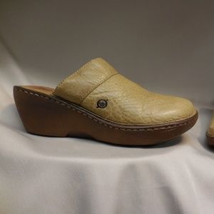 BORN Womens Slip On Mule Wedge Leather Slides